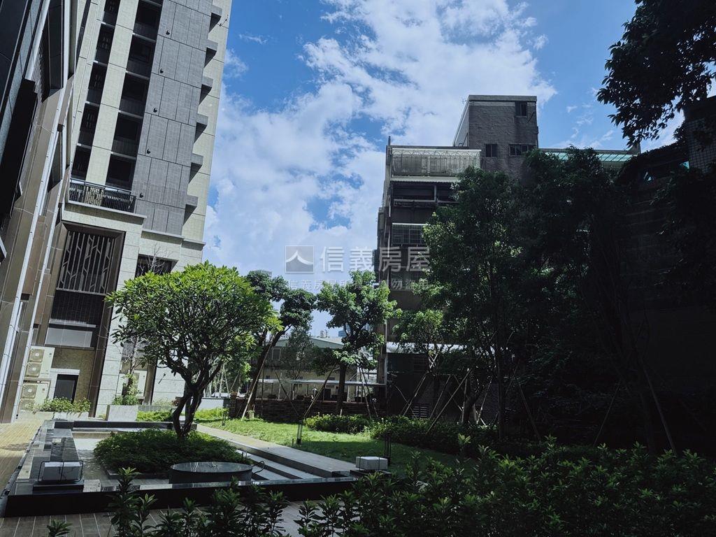 市政愛悅高樓層附車位房屋室內格局與周邊環境