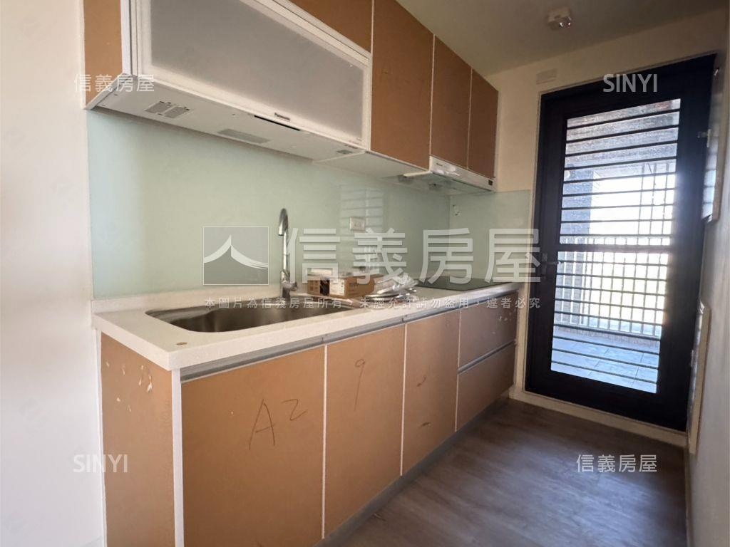 艾美館ＮＯ．８二房平車房屋室內格局與周邊環境