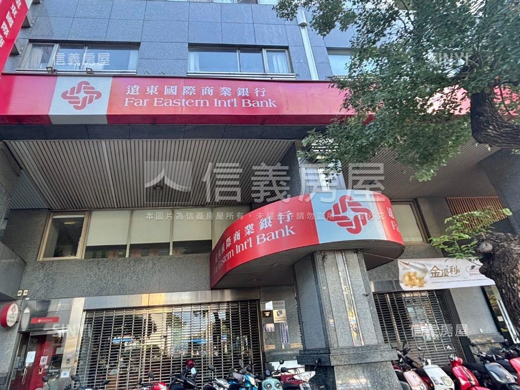 ㊣文心路近捷運大面寬店面房屋室內格局與周邊環境