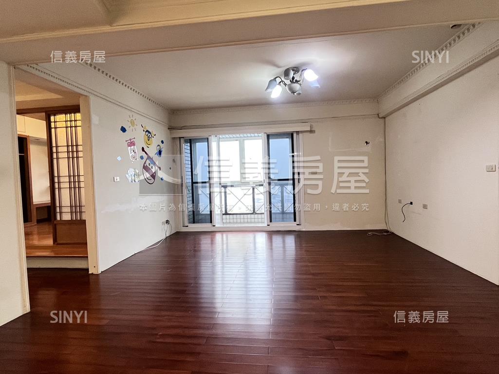 中路市府超值４房附車位房屋室內格局與周邊環境