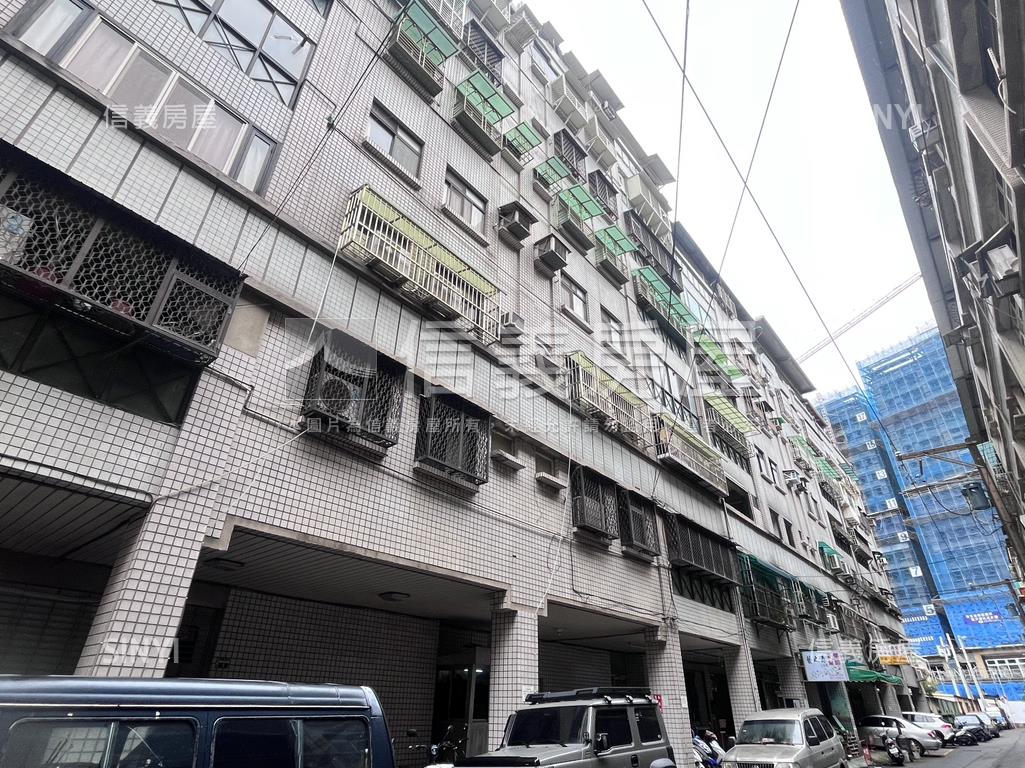 中路市府超值４房附車位房屋室內格局與周邊環境