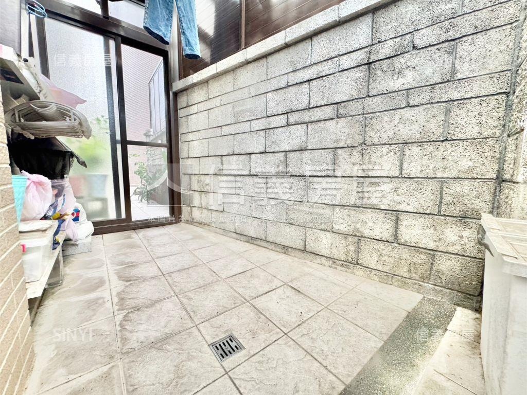 鄉野美裝別墅房屋室內格局與周邊環境