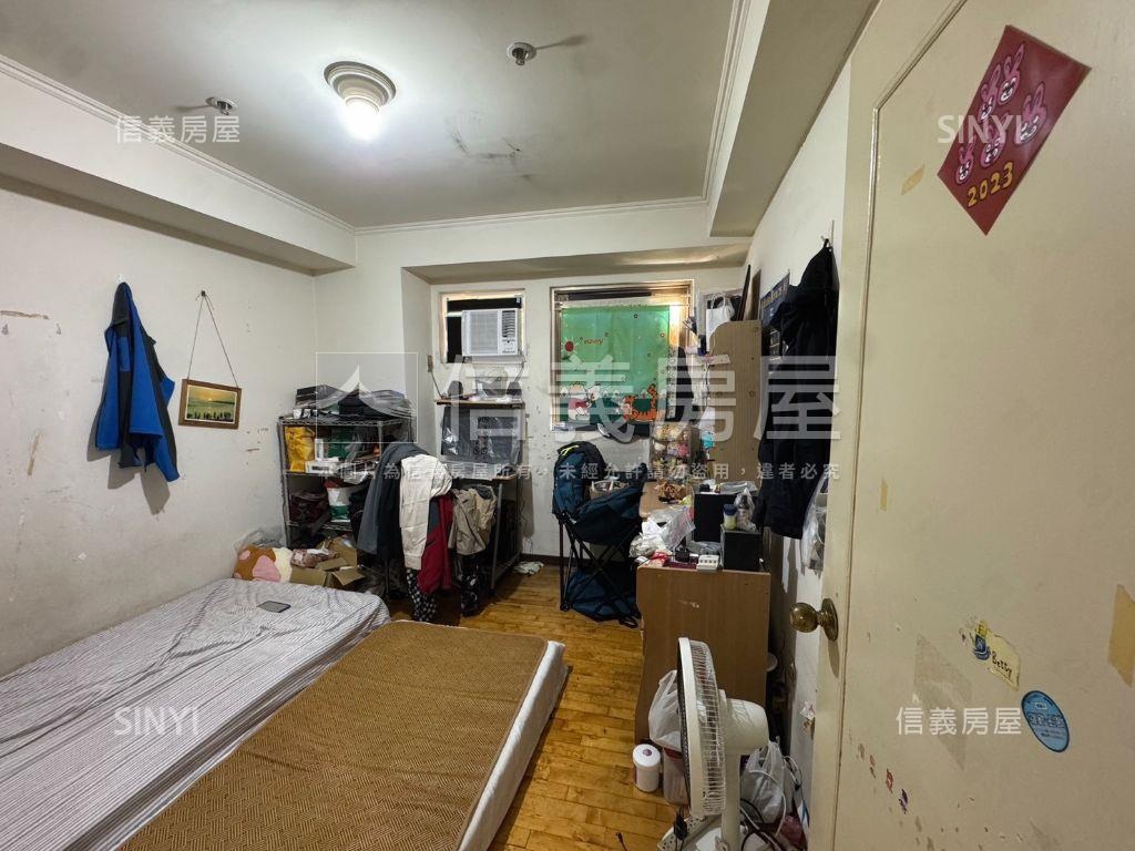 南港站前四鐵三房車位房屋室內格局與周邊環境