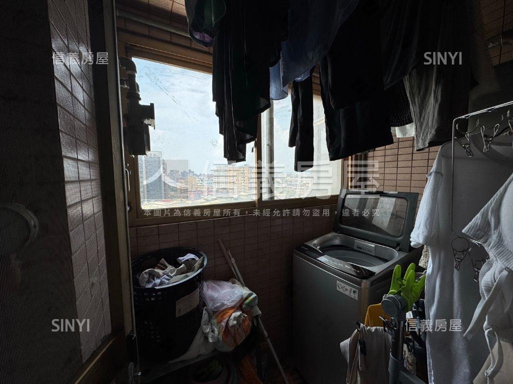 南港站前四鐵三房車位房屋室內格局與周邊環境