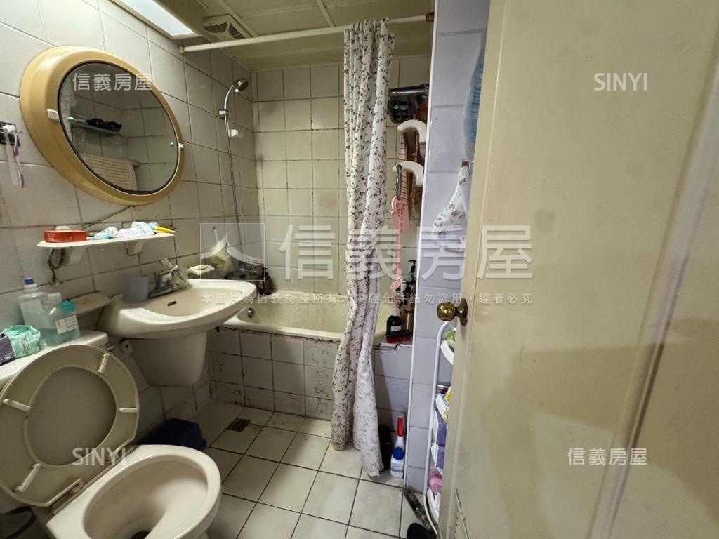 南港站前四鐵三房車位房屋室內格局與周邊環境