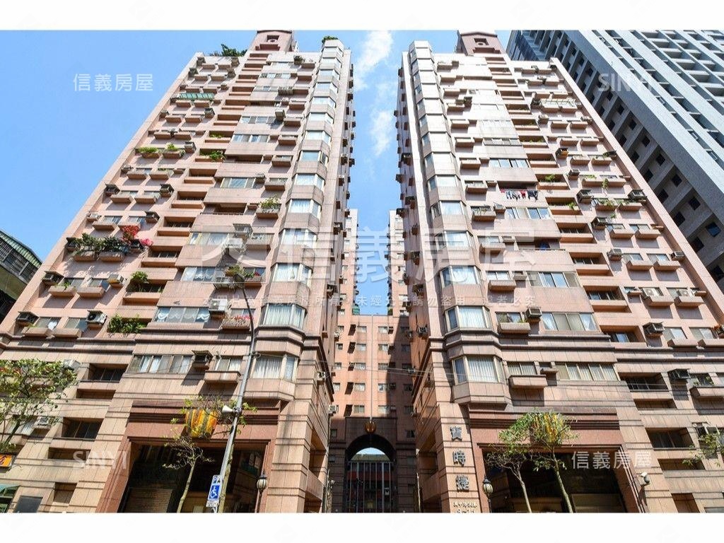 南港站前四鐵三房車位房屋室內格局與周邊環境
