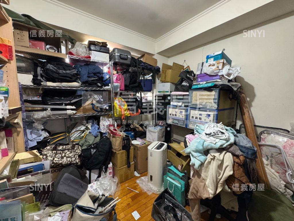 南港站前四鐵三房車位房屋室內格局與周邊環境