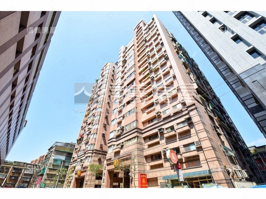 南港站前四鐵三房車位房屋室內格局與周邊環境