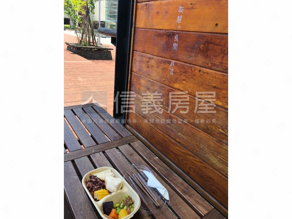 南港站前四鐵三房車位房屋室內格局與周邊環境