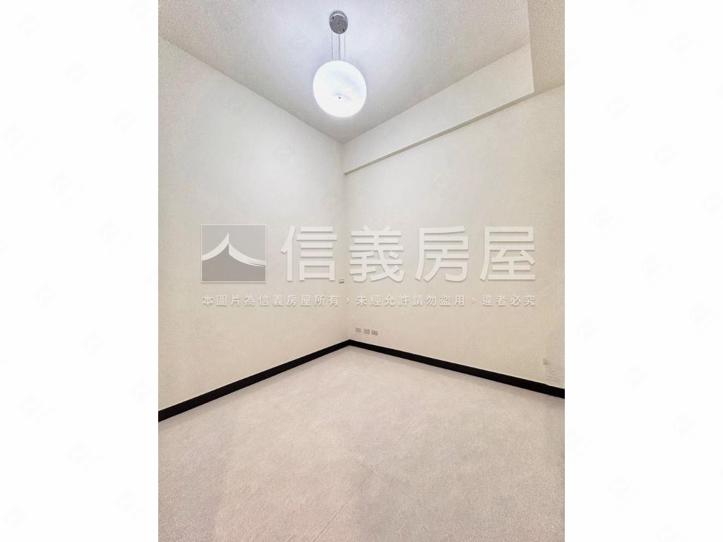 嚮陽住店一、二樓三房車位房屋室內格局與周邊環境