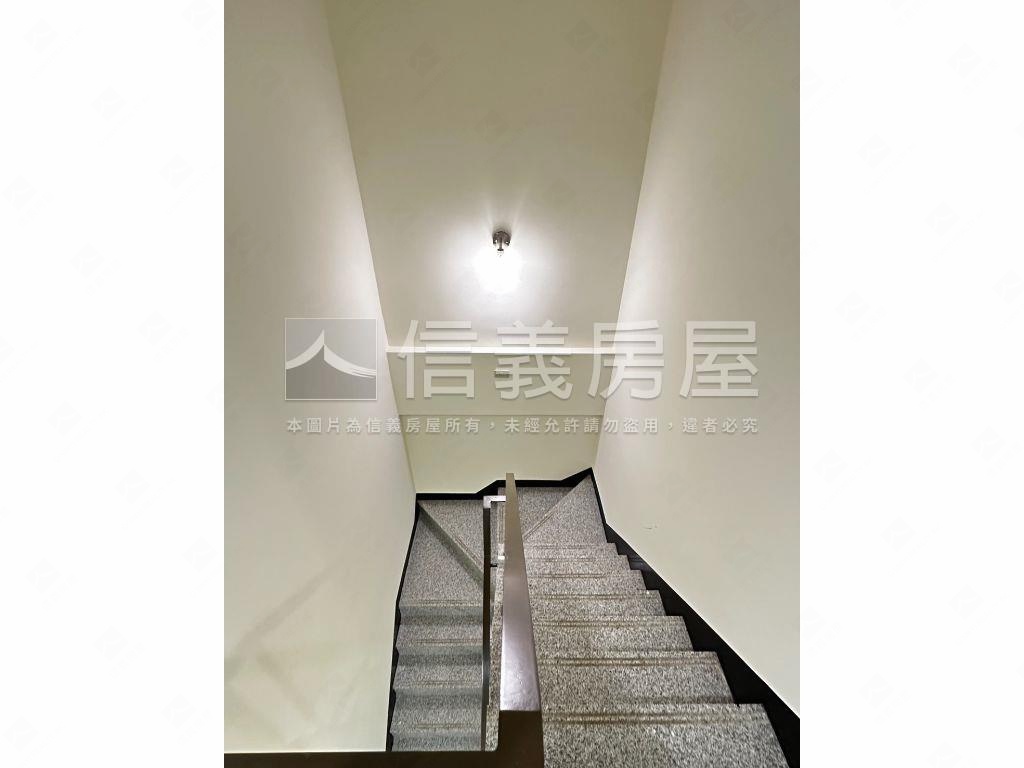 嚮陽住店一、二樓三房車位房屋室內格局與周邊環境