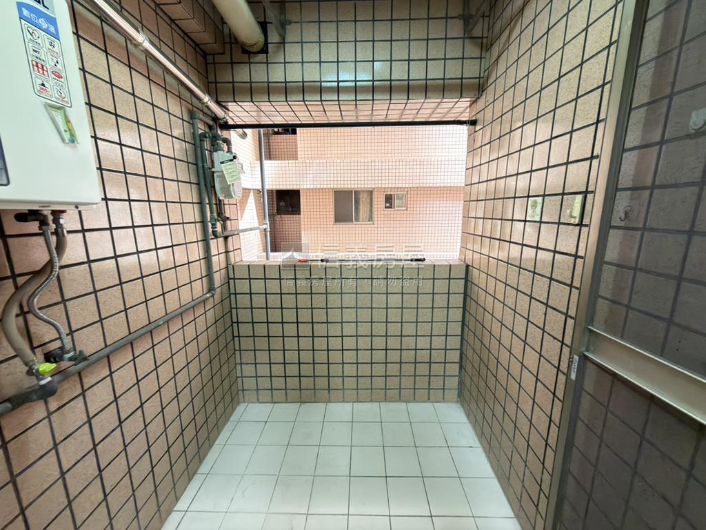 大有路高樓四房車位屋況佳房屋室內格局與周邊環境
