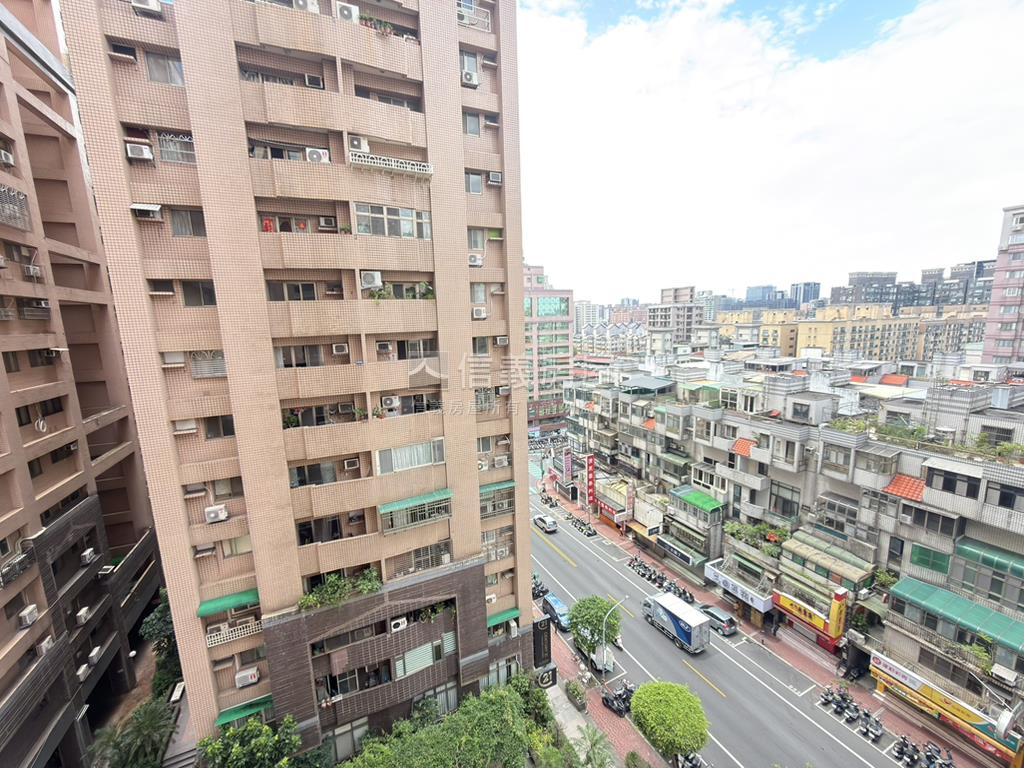 大有路高樓四房車位屋況佳房屋室內格局與周邊環境