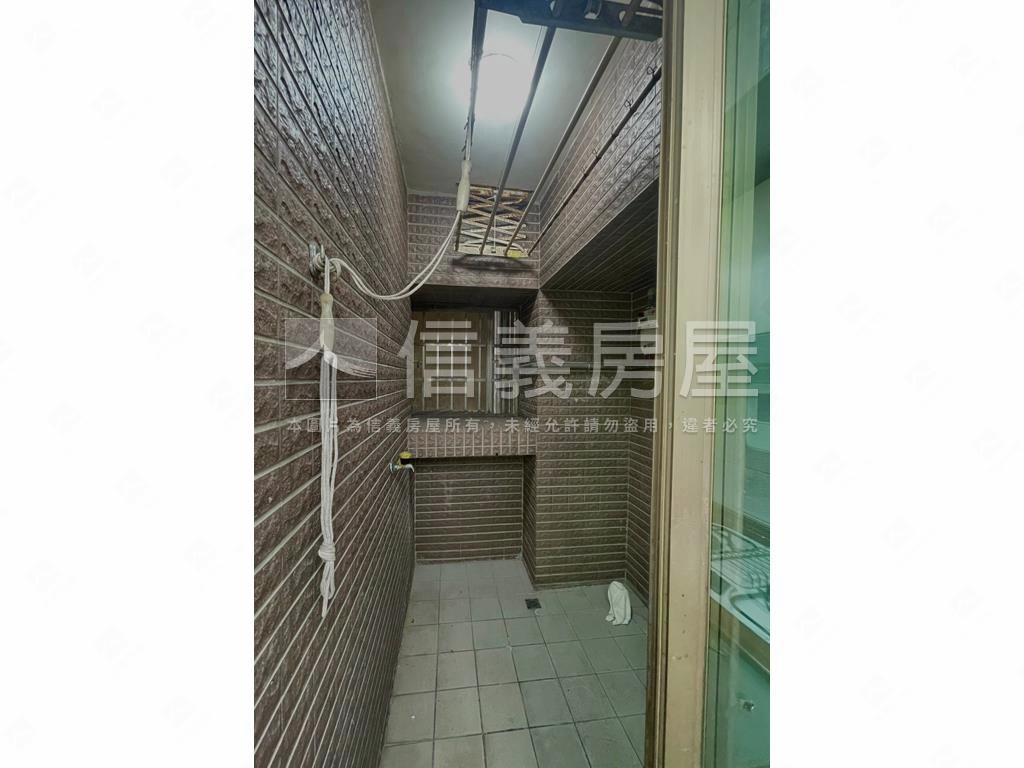 郡將真情震後三房車位房屋室內格局與周邊環境