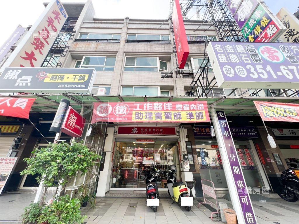 楠梓吃市正路大面寬金透店房屋室內格局與周邊環境