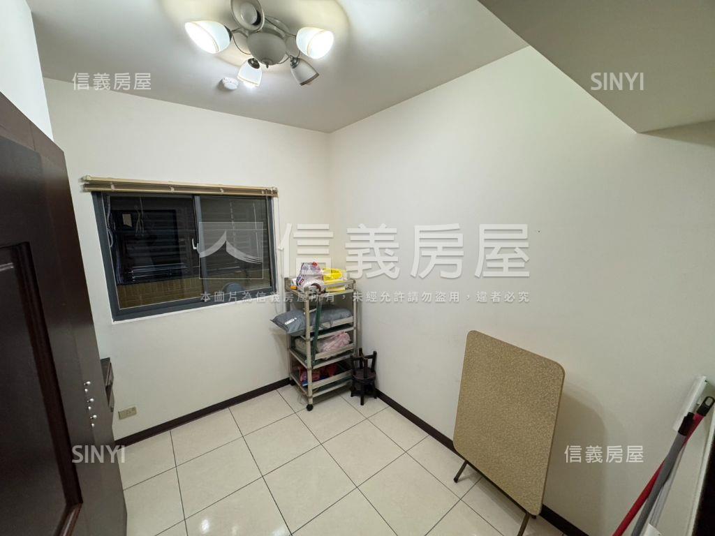 專任☆稀有大學園區四房房屋室內格局與周邊環境