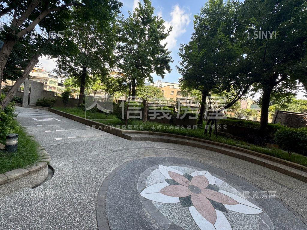 專任☆稀有大學園區四房房屋室內格局與周邊環境