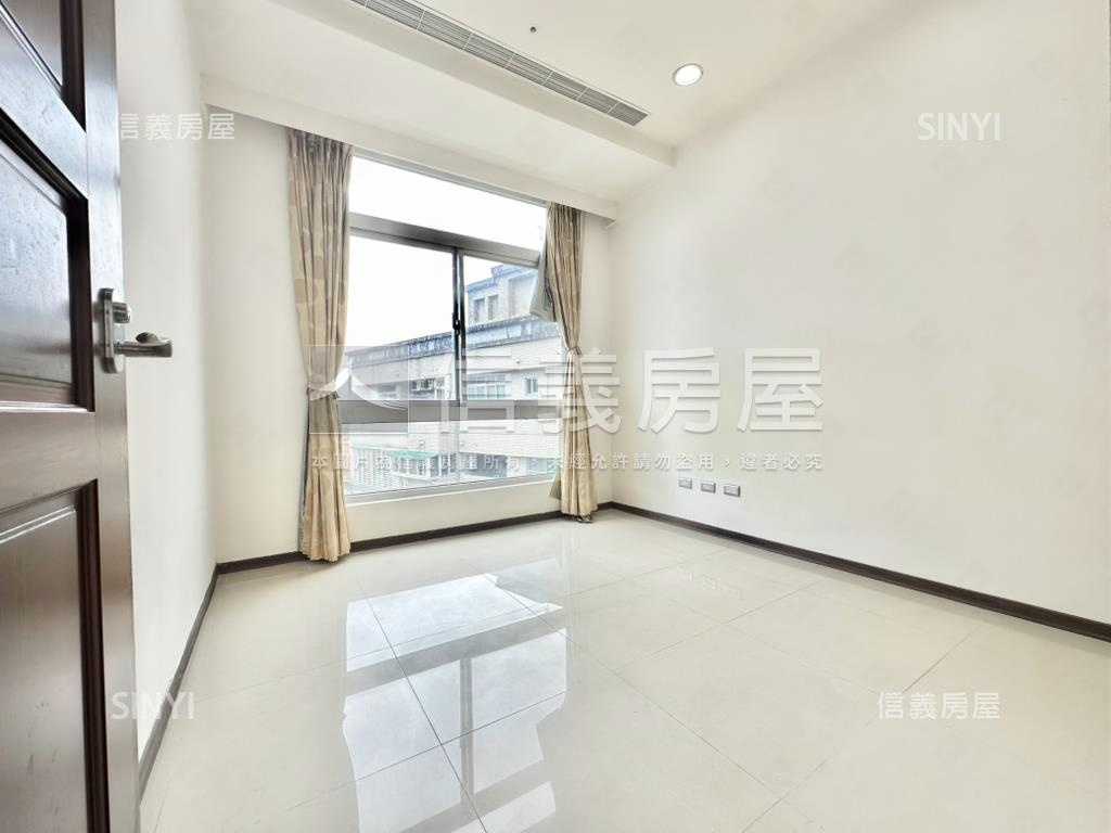 近萬大ＬＧ０８三房車位房屋室內格局與周邊環境