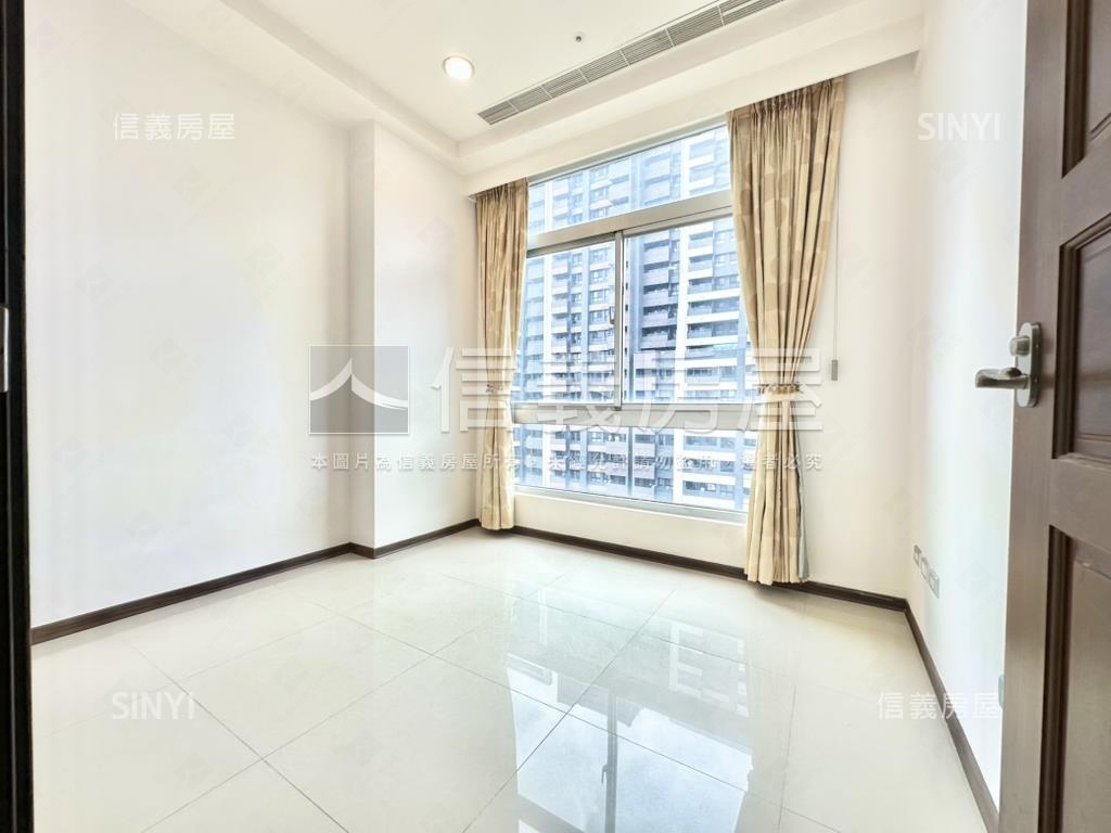 近萬大ＬＧ０８三房車位房屋室內格局與周邊環境