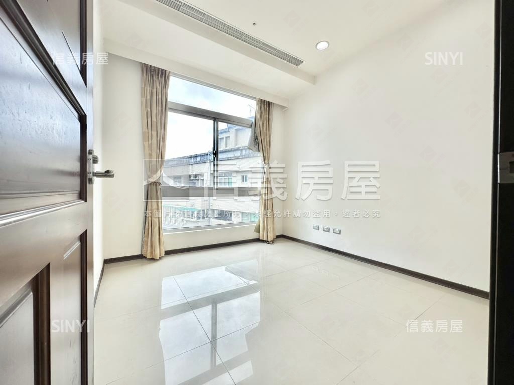 近萬大ＬＧ０８三房車位房屋室內格局與周邊環境