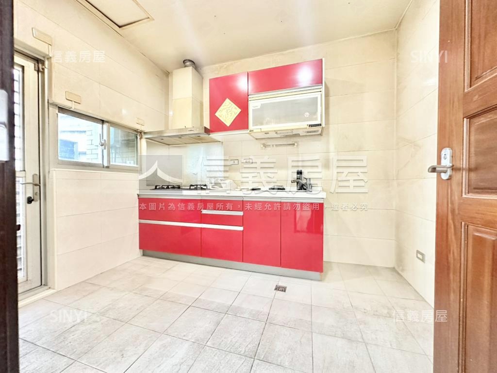 近萬大ＬＧ０８三房車位房屋室內格局與周邊環境