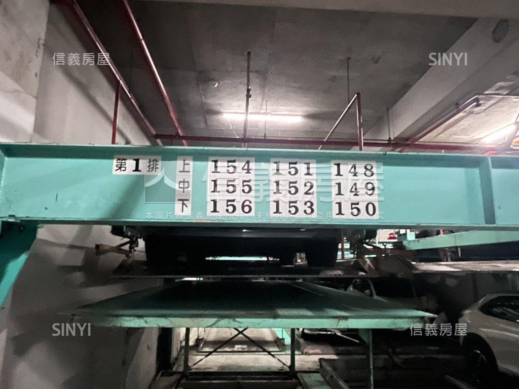荷堤車位１５６號房屋室內格局與周邊環境
