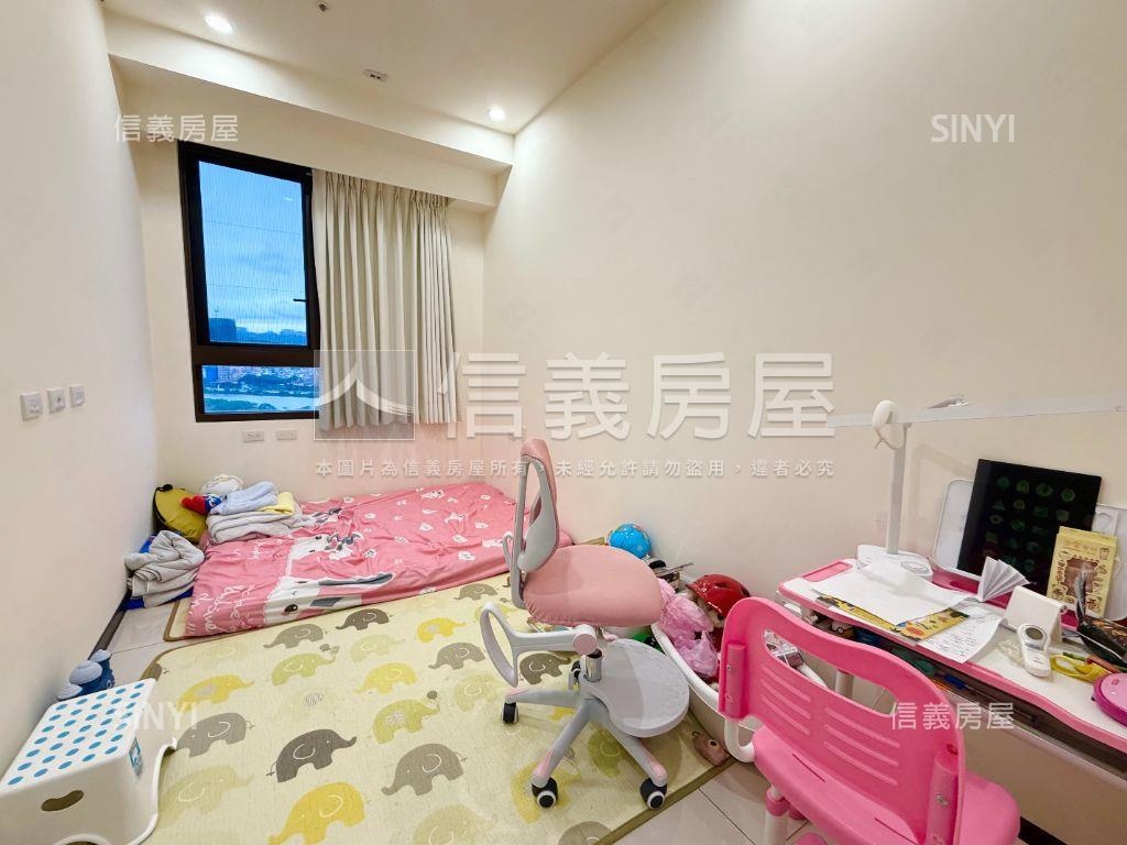 芬蘭極光四房河景帝王戶房屋室內格局與周邊環境