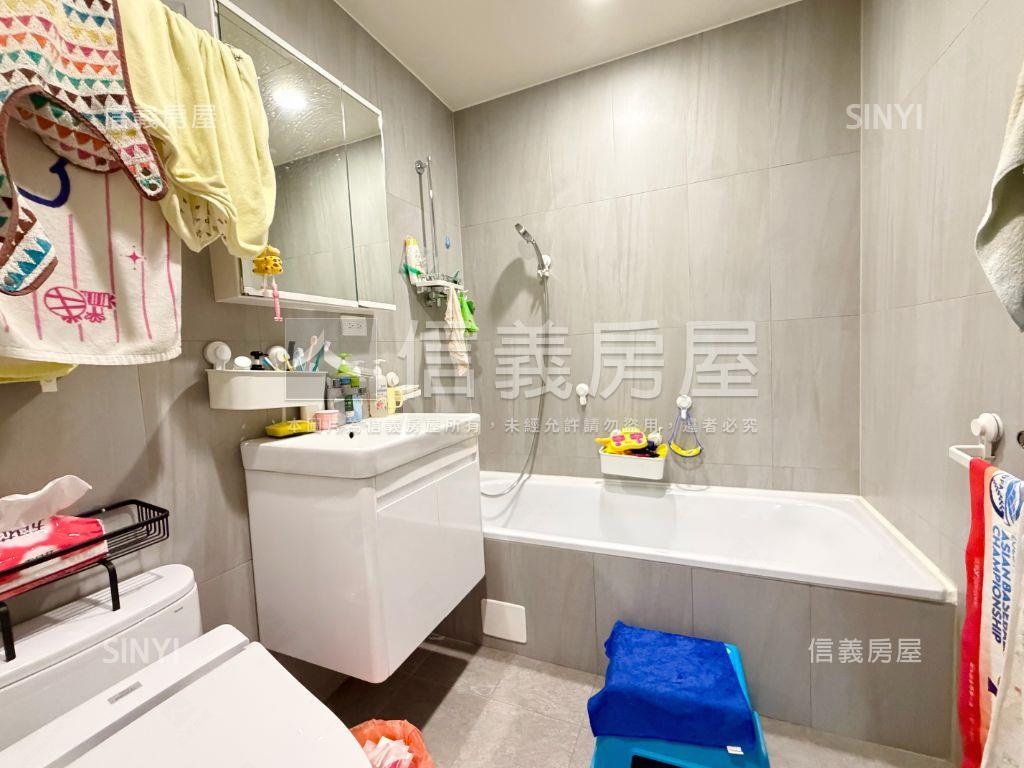 芬蘭極光四房河景帝王戶房屋室內格局與周邊環境