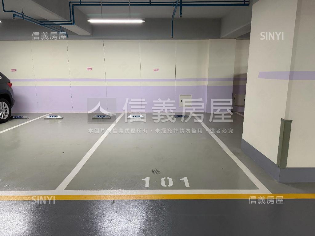 芬蘭極光四房河景帝王戶房屋室內格局與周邊環境