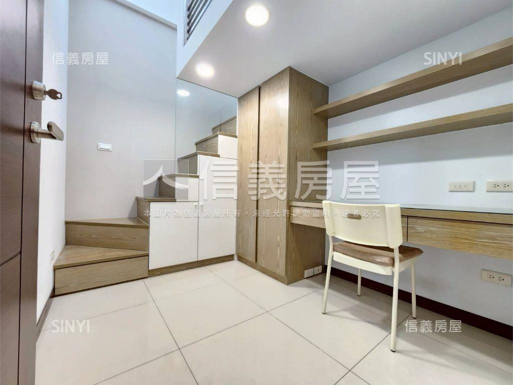 信義國際挑高美妝房屋室內格局與周邊環境