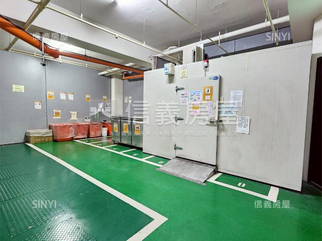 信義國際挑高美妝房屋室內格局與周邊環境