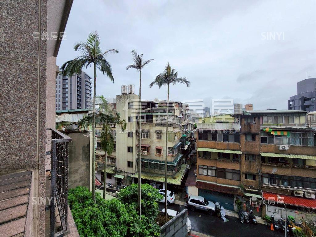 信義國際挑高美妝房屋室內格局與周邊環境