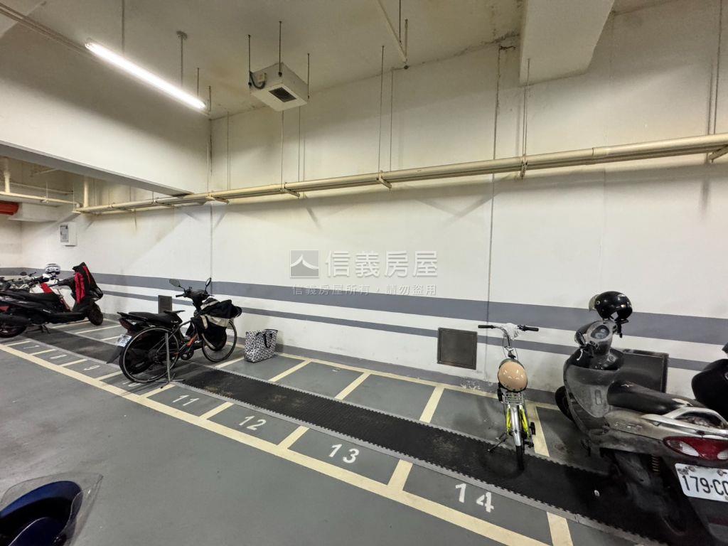 ＮＹ璞緻三房房屋室內格局與周邊環境