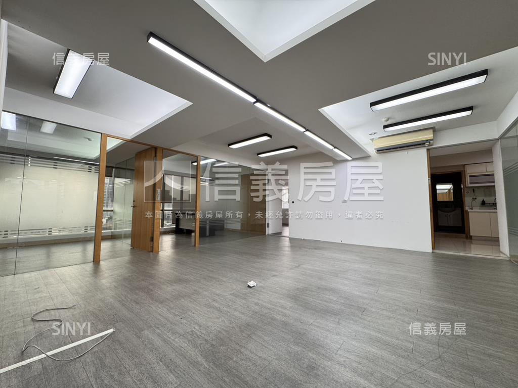稀有三面採光明亮商辦房屋室內格局與周邊環境
