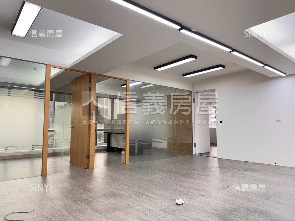 稀有三面採光明亮商辦房屋室內格局與周邊環境