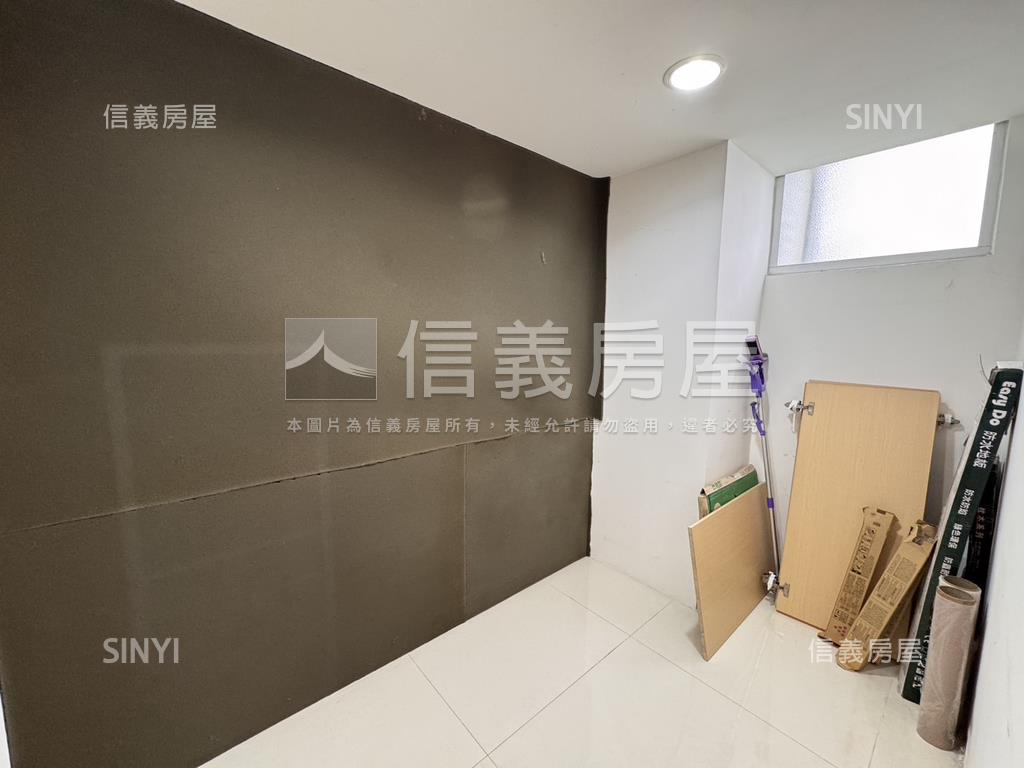 稀有三面採光明亮商辦房屋室內格局與周邊環境