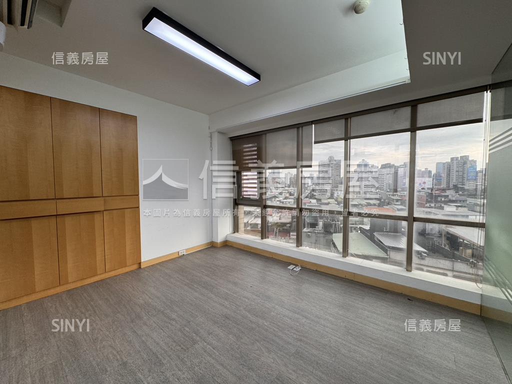 稀有三面採光明亮商辦房屋室內格局與周邊環境