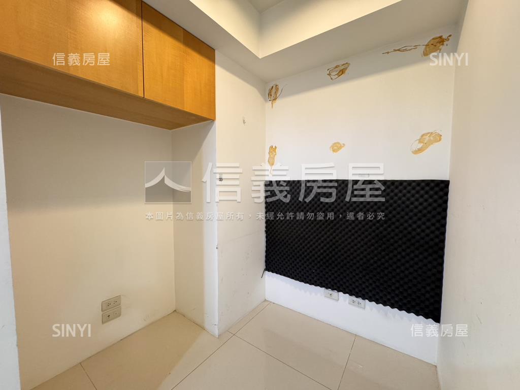 稀有三面採光明亮商辦房屋室內格局與周邊環境