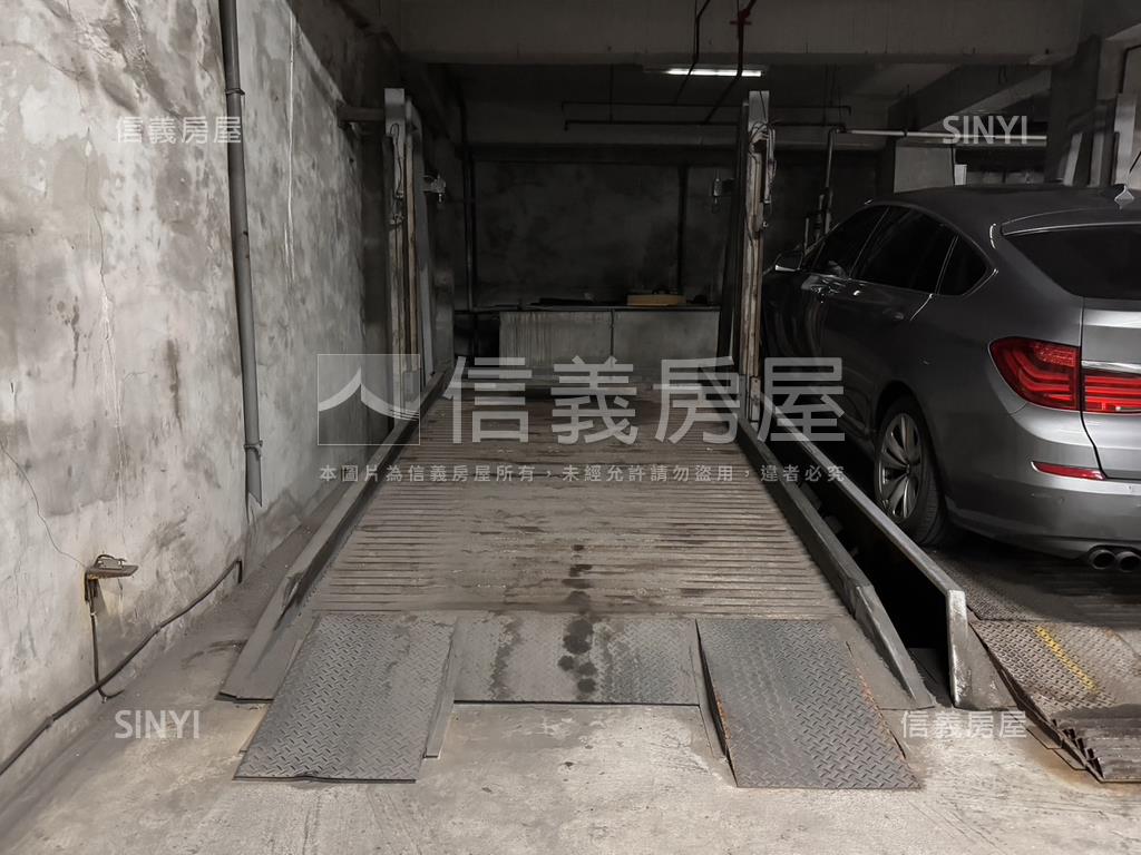 稀有三面採光明亮商辦房屋室內格局與周邊環境