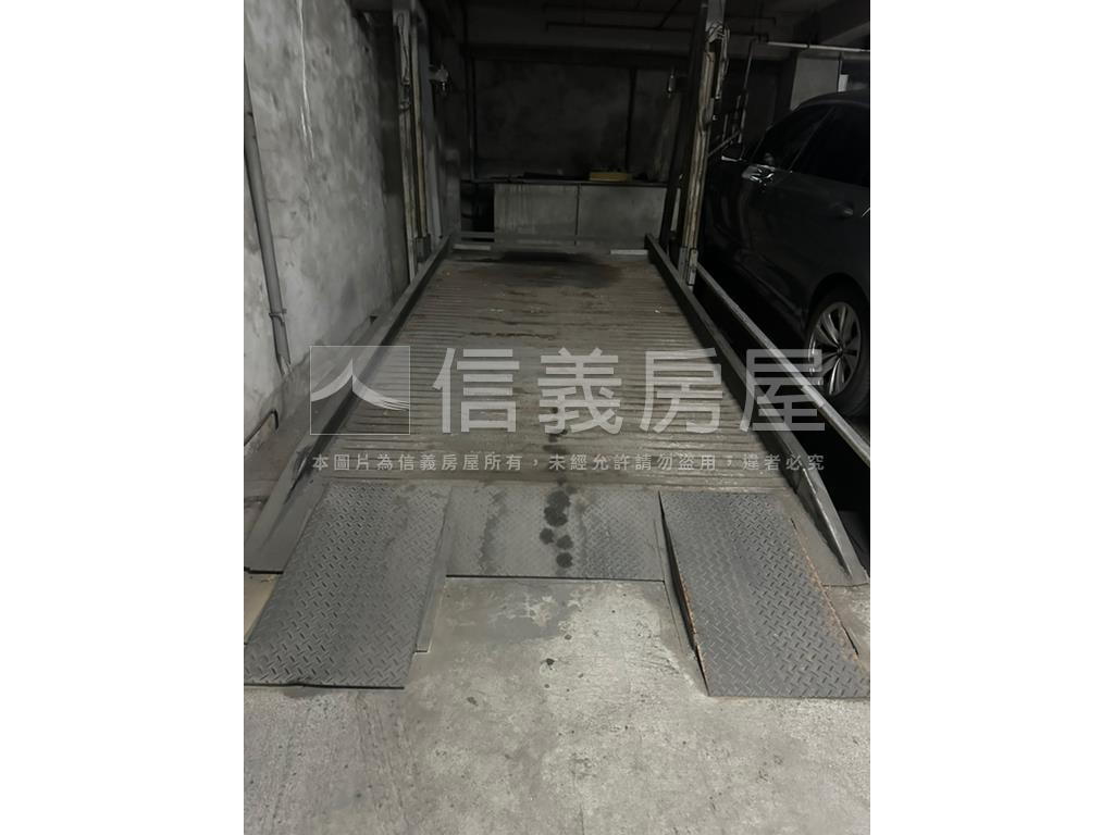 稀有三面採光明亮商辦房屋室內格局與周邊環境