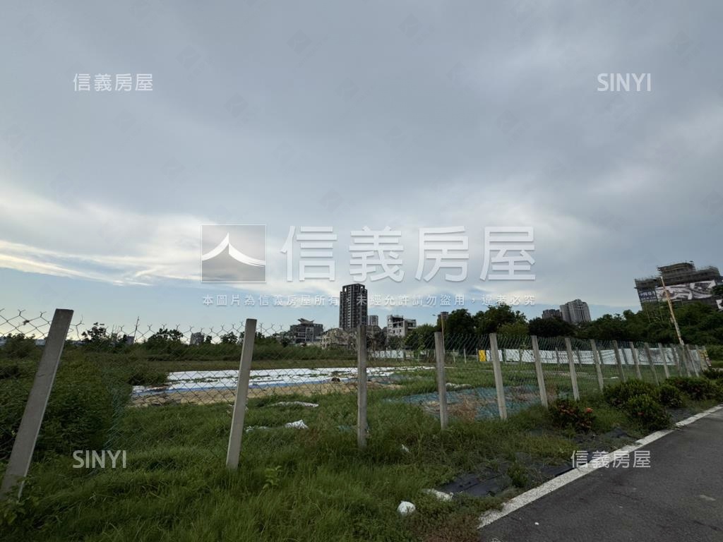 １３期樂田段雙面臨路角地房屋室內格局與周邊環境