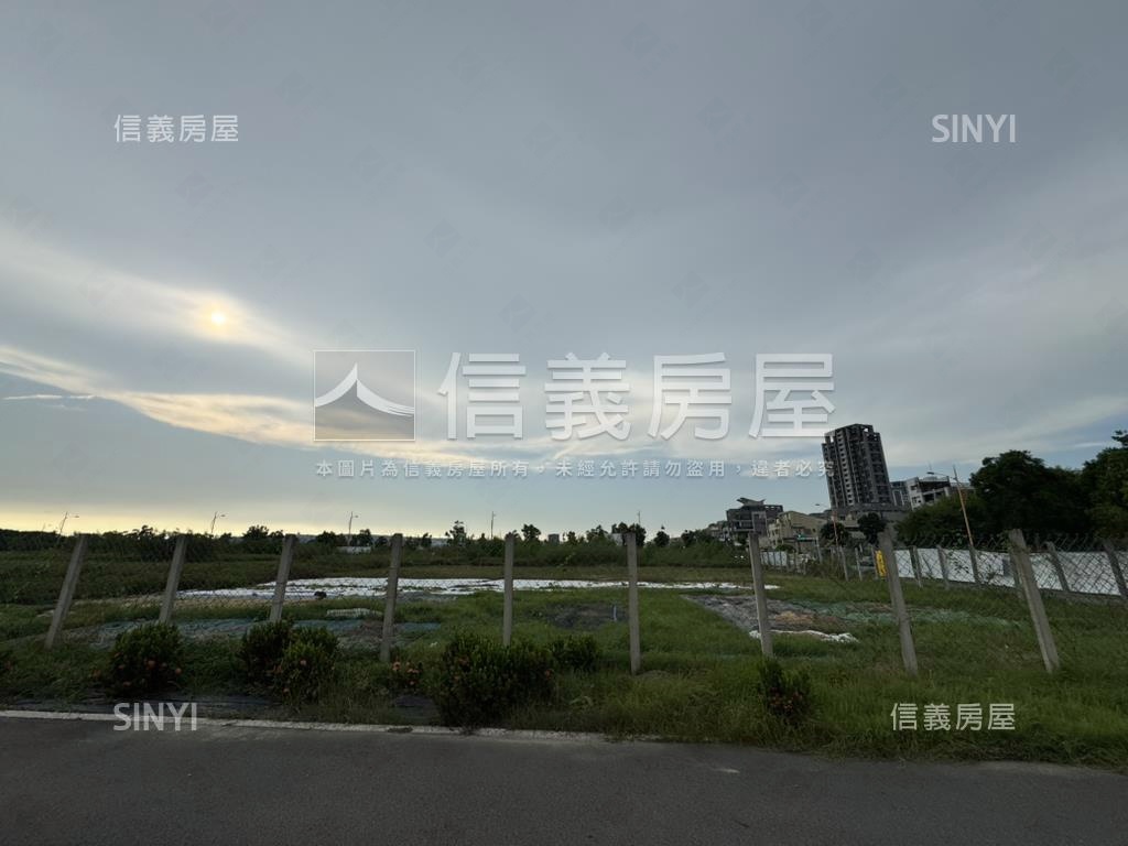 １３期樂田段雙面臨路角地房屋室內格局與周邊環境