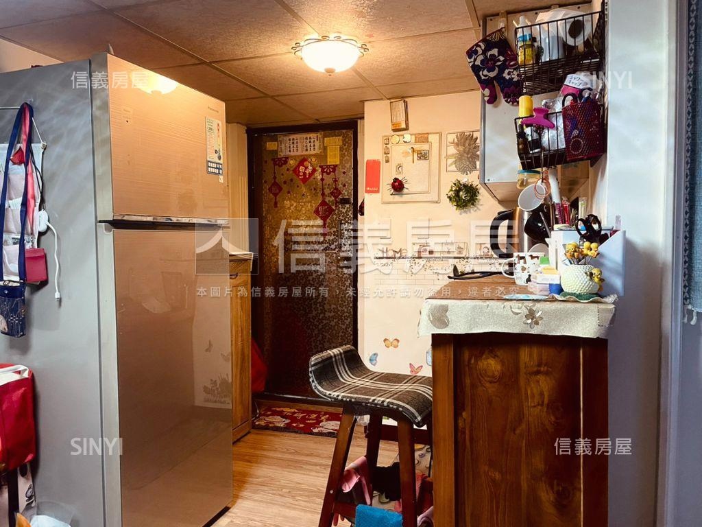 高雄站前邊間美邸房屋室內格局與周邊環境