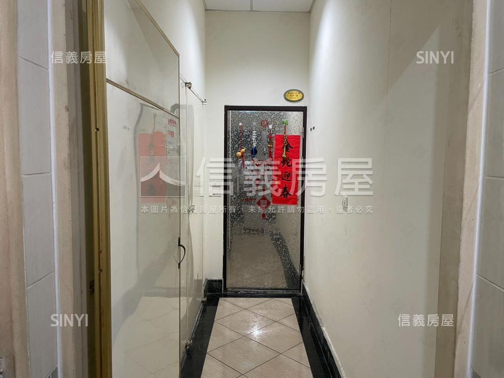 高雄站前邊間美邸房屋室內格局與周邊環境