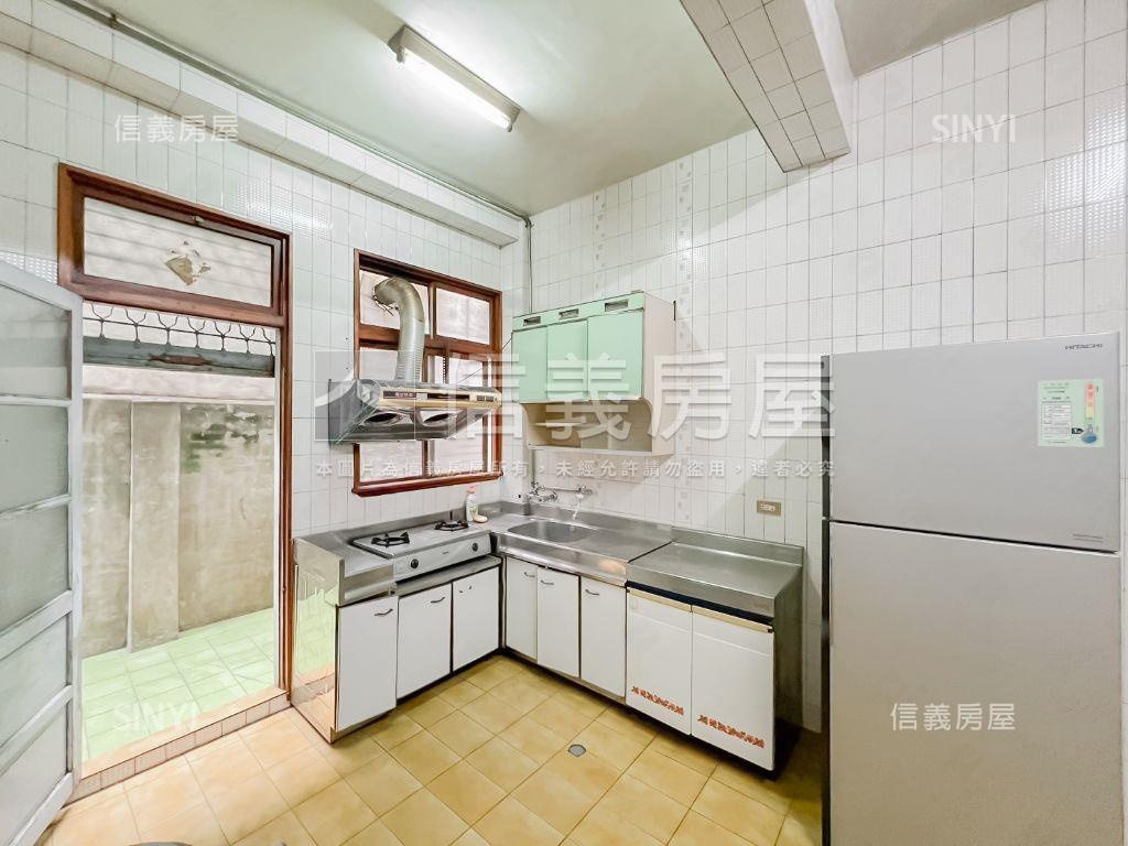 豐原朝北臨路透天房屋室內格局與周邊環境