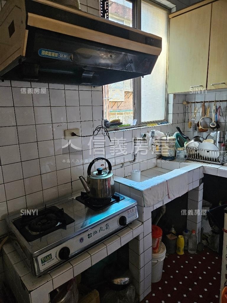 華山低總２房有頂加房屋室內格局與周邊環境