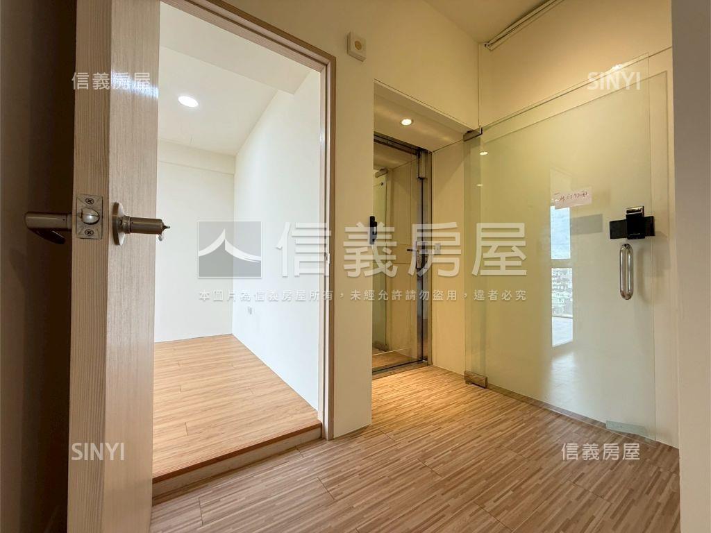 正重慶北景觀電梯雙拼邊間房屋室內格局與周邊環境