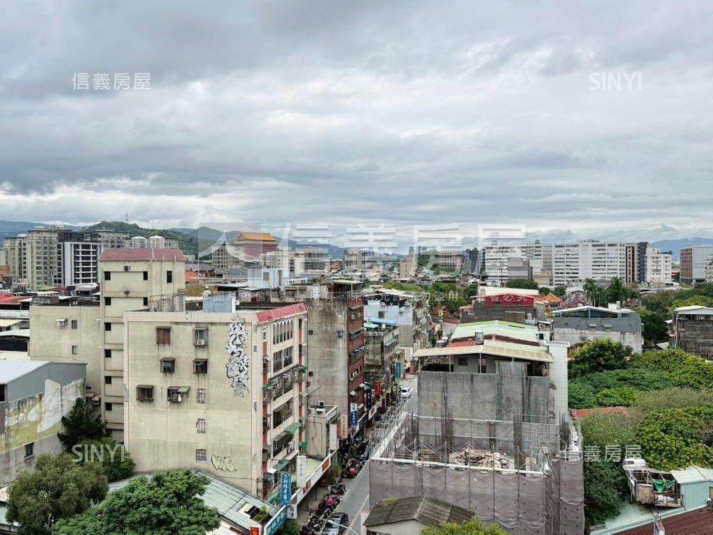 正重慶北景觀電梯雙拼邊間房屋室內格局與周邊環境