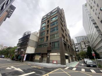 雙敦電梯邊間２房車位