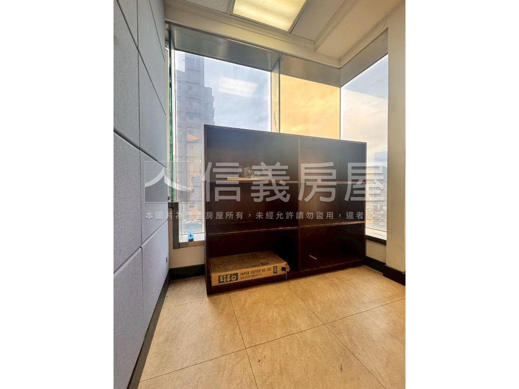 精選世貿邊間帷幕氣派辦公房屋室內格局與周邊環境